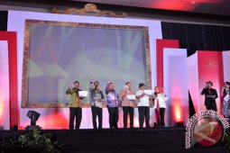 Humas Jabar Raih Dua Kategori AMH 2017
