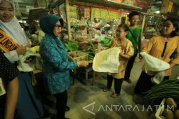 Pemkab Madiun Sosialisasikan Penggunaan Tas Kain Pengganti Plastik