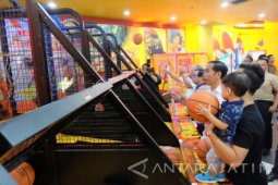 Jokowi Sekeluarga Malam Mingguan di Plaza Medan Fair (Video)