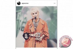 Agnez Mo Dapat Penghargaan di MAMA 2017