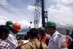 Pemukulan Gong Menandai Pembangunan Dermaga Ambarita