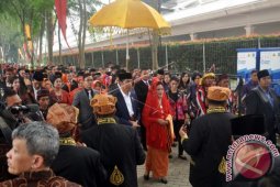 Barisan Menteri Kabinet Kerja Sambut Bobby-Kahiyang