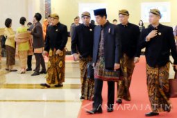 Jokowi Sekeluarga Menuju Lokasi Kirab "Ngunduh Mantu"(Video)