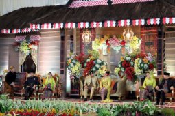Nuansa Nusantara Desain Tenda Resepsi Kahiyang-Bobby