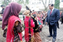 Para Menteri Sampaikan Doa pada Bobby-Kahiyang