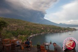 Gunung Agung masih terus alami tremor