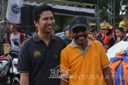 Cawagub Emil "Nyoblos" di TPS 03 Surondakan