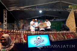 Gus Ipul, KH Anwar Zahid dan Ki Entus dalam Satu Pagelaran