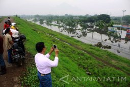 Genangan di Atas Kop Rel Porong Melebihi Semeter