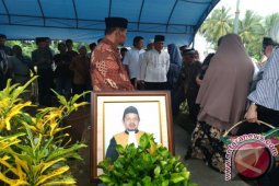 Ratusan Pelayat Antar H Abdurrahman Ke Pemakaman