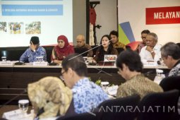 Ikuti Pilkada Jatim Khofifah Tunggu Panggilan Presiden