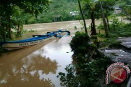 Jembatan Putus Warga Satu Kampung di Cianjur Terisolir