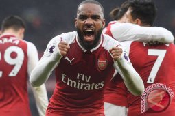 Lacazette Dipastikan Absen Saat Lawan United