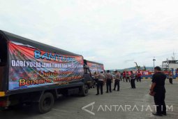 Polda Jatim Salurkan Bantuan Untuk Pengungsi Gunung Agung di Bali