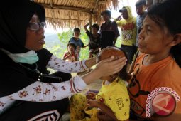 Tim "Nusantara Sehat" Periksa Kesehatan Warga Terpencil