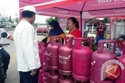 Warga Mabuun Tabalong Tukarkan  Elpiji 3 Kilogram