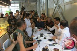 Presiden "ngevlog" di "Sejiwa Coffee Bandung"