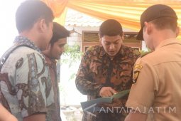 Warga Kurang Mampu di Kediri Dapat Sertifikat Tanah Gratis