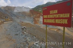 Dampak Banjir-Longsor, Proyek Waduk Tukul Rusak Berat