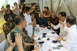 Ngopi di Bandung Jokowi "Ngevlog" (Video)