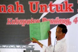 10 Ribu Sertifikat di Kab Bandung Dibagikan Jokowi (Video)