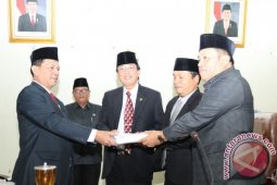 Bupati Sampaikan Nota Keuangan R-APBD 2018