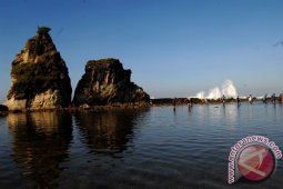 Pantai Selatan Lebak Sepi Wisatawan Akibat Badai