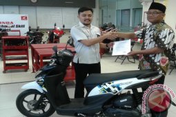 SMAN 1 Lumut Tapteng Terima Bantuan Dari Astra