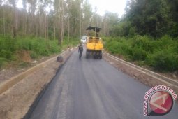 Bupati Samosir Imbau Perbaikan Jalan Rusak Didahulukan