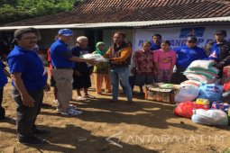 Bantuan Demokrat Surabaya Sasar Wilayah Terparah Korban Banjir Pacitan