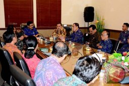 Pemprov Bali Serahkan Akademi Kebidanan kepada Kemenristekdikti