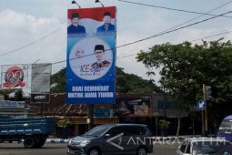 Reklame Demokrat Dukung Khofifah-Emil Bertebaran di Jatim