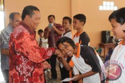 Pelajar Berprestasi SMAK St Thomas Rasul Peroleh Beasiswa