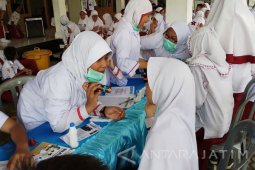 Antisipasi Difteri, SD Al-Muttaqien Periksa Kesehatan Siswa