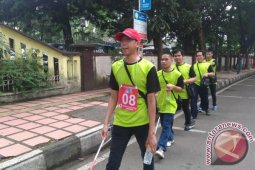 Ratusan Tunanetra Menjelajah  Bandung Lewat "Rally Tongkat"