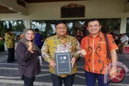 Bupati Kembali Terima Penghargaan Peduli HAM