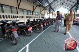 Pemkab Labusel Lelang Puluhan Kendaraan Dinas