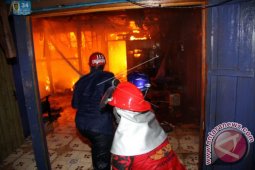 Belasan Rumah Terbakar