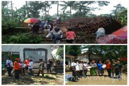 BPBD Bondowoso Bagikan Sembako Kepada Korban Puting Beliung