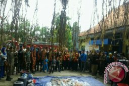 Polres Cianjur Musnahkan Ratusan Botol Minuman Keras