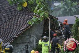 Di Yogyakarta Ratusan Rumah Rusak Diterjang Longsor