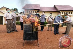 BKP Pangkalpinang Musnahkan Sosis Ilegal