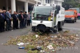 Jaga Kebersihan, Pemkot Malang Datangkan "Road Sweeper" Seharga Rp4 Miliar dari Jerman