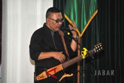 Doel Sumbang Raih Anugerah Karya Budaya Jabar