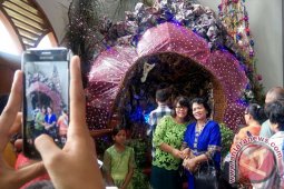 Gua Replika Bunga Rafflesia Hiasi Gereja Bengkulu