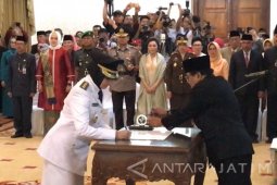 Dewanti Rumpoko Resmi Pimpin Kota Batu Usai Dilantik Gubernur (Video)
