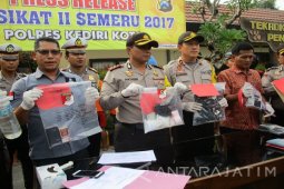 14 Tersangka Debekuk Polisi Kediri (Video)
