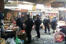 Brimob Patroli Pusat Keramaian Antisipasi Gangguan Kamtibmas