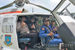 Bupati Gresik Pantau Pengamanan Tahun Baru dari udara