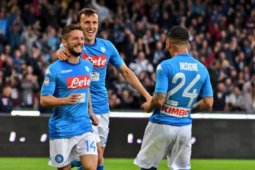 Napoli Pemuncak klasemen Liga Italia